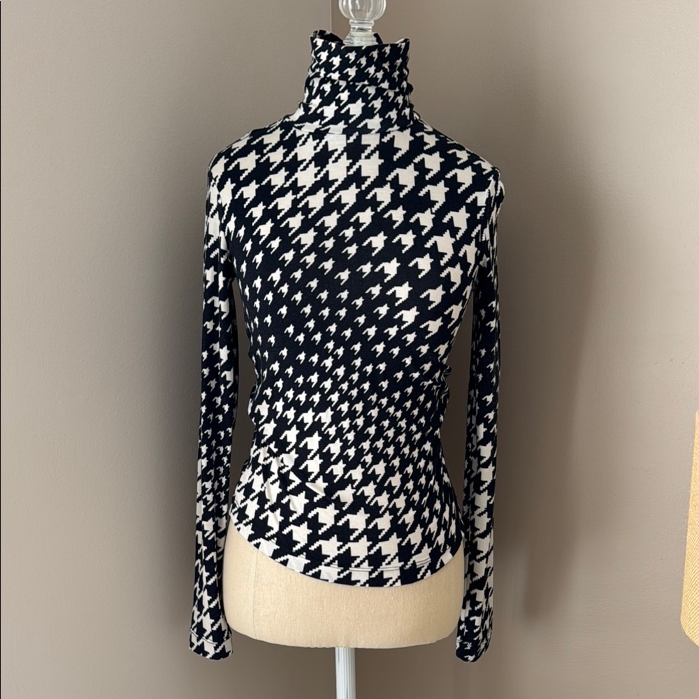 Black and White Houndstooth Turtleneck Top